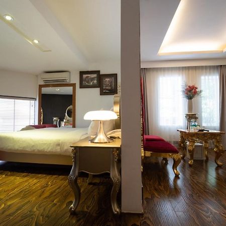 The White Hotel 8A Thai Van Lung Ho Chi Minh City Exterior photo