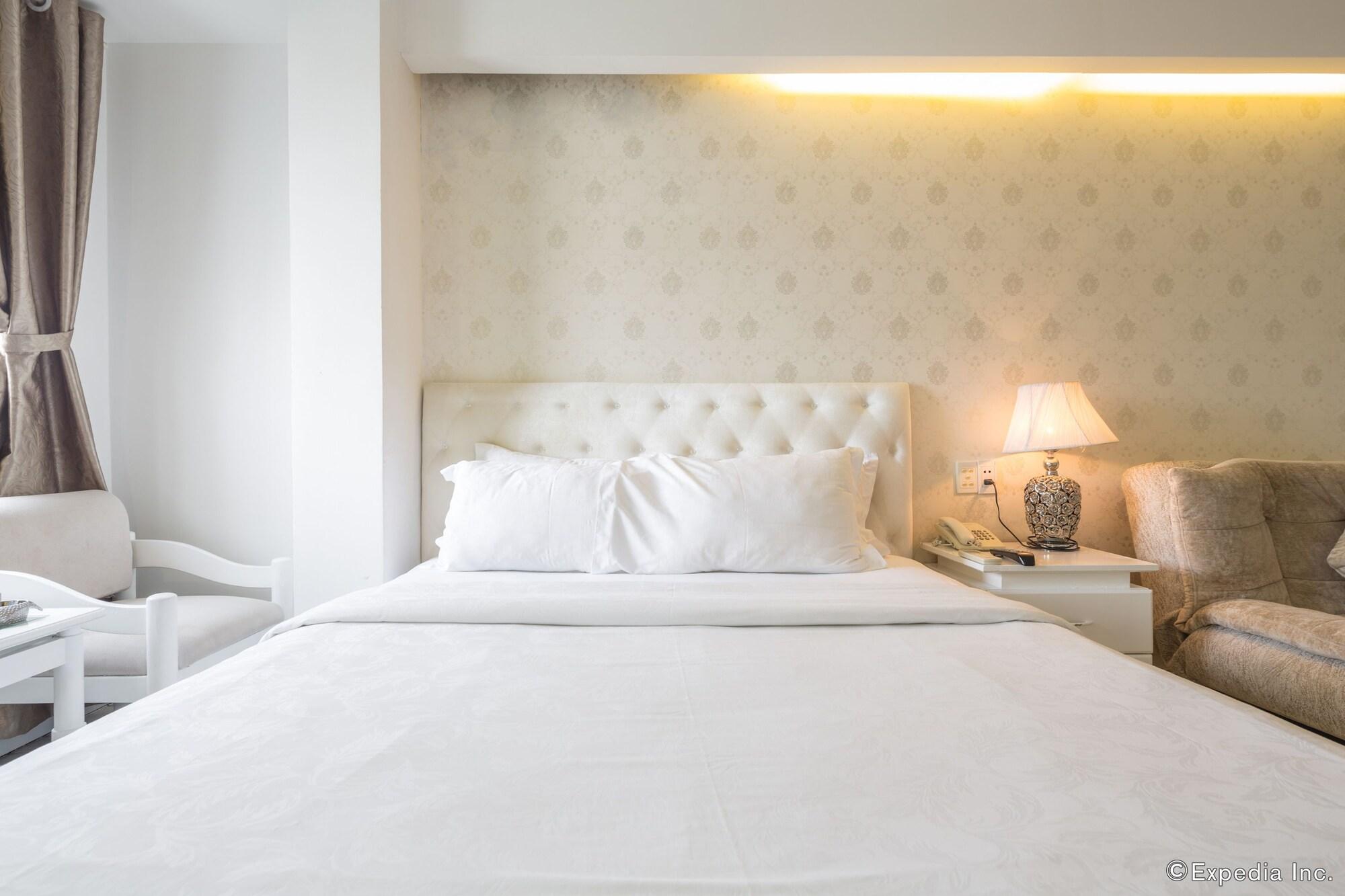 The White Hotel 8A Thai Van Lung Ho Chi Minh City Exterior photo