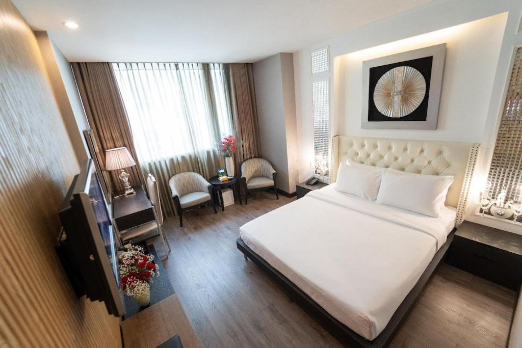 The White Hotel 8A Thai Van Lung Ho Chi Minh City Exterior photo