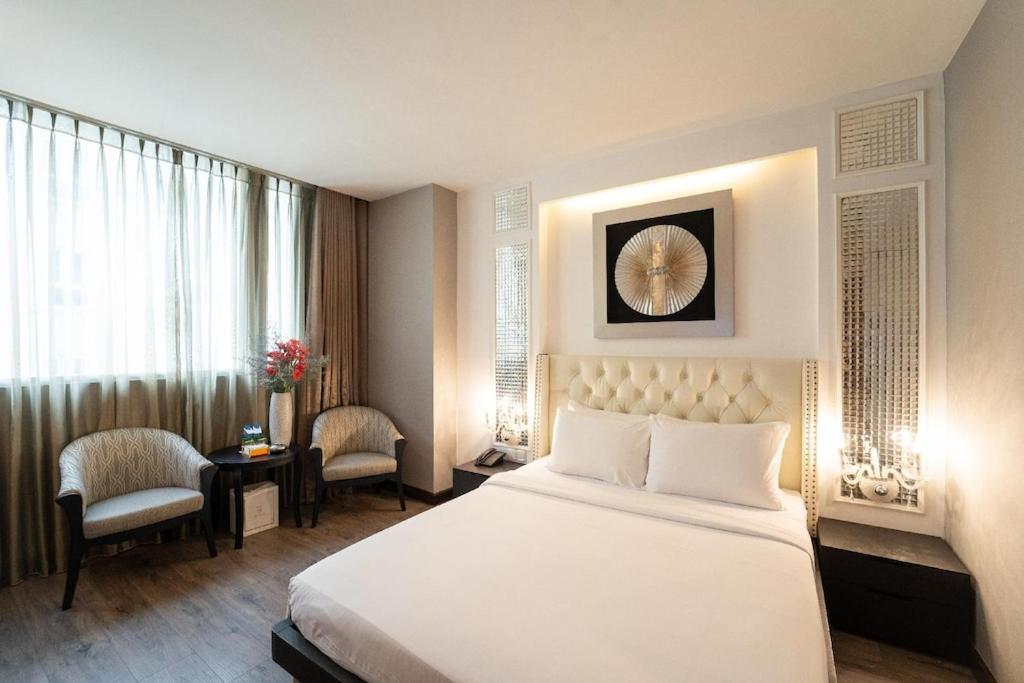 The White Hotel 8A Thai Van Lung Ho Chi Minh City Exterior photo