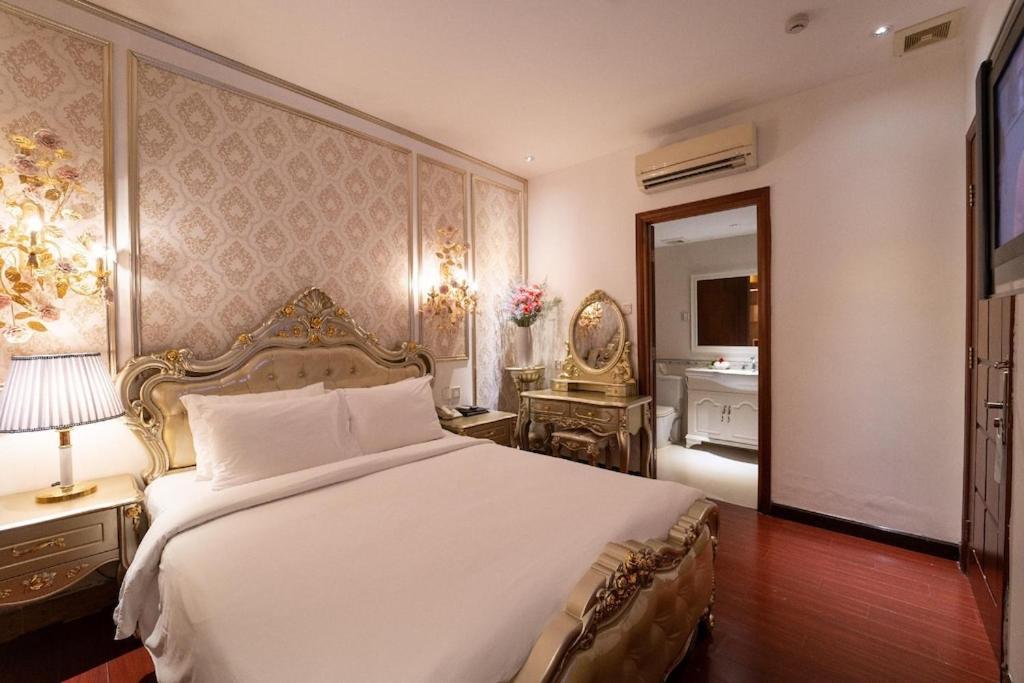 The White Hotel 8A Thai Van Lung Ho Chi Minh City Exterior photo